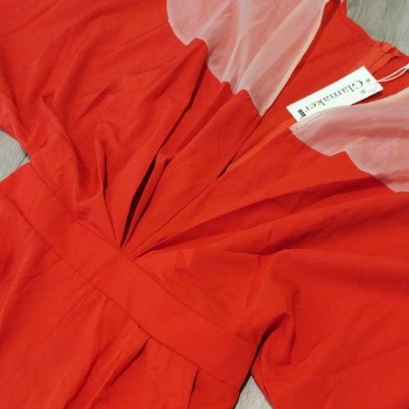 Chic Red Romper with Flared Sleeves - Picture 6 of 13